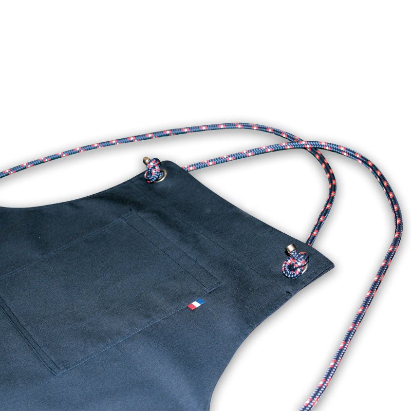 Tablier style japonais marine avec bretelles Encre Capitaine – Made in Bourgogne, vue de détail